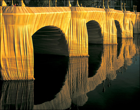 CHRISTO et Jeanne-Claude. Le Pont Neuf Empaquet, Paris 1975-1985. Paris, Adam Biro, 1990.