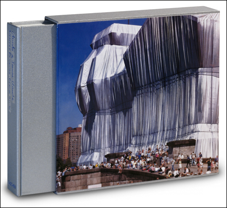 CHRISTO et Jeanne-Claude : Wrapped Reichstag, Berlin, 1971-1995. Köln, Taschen Verlag, 1996.