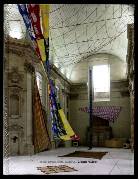 Claude VIALLAT - Voiles, Cordes, Filets, Parasols... Lyon, Fage ditions / Nantes, Muse des Beaux-Arts, 2015.